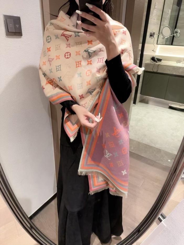 designer,replica,clothing,fake,1:1,lv,luxury,high quality Louis Vuitton boutique’s latest style: Subtle jacquard winter Cruise scarf (JEIMJ) designer,replica,clothing,fake,1:1,lv,luxury,high quality Louis Vuitton boutique’s latest style: Subtle jacquard winter Cruise scarf (JEIMJ)