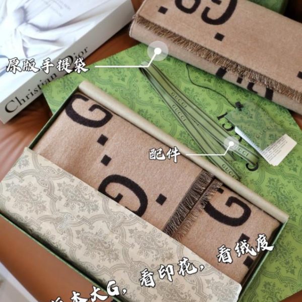 designer,replica,clothing,fake,1:1,lv,luxury,high quality Gucci wool and silk scarf adorned with an oversized GG graphic (D6UHM)