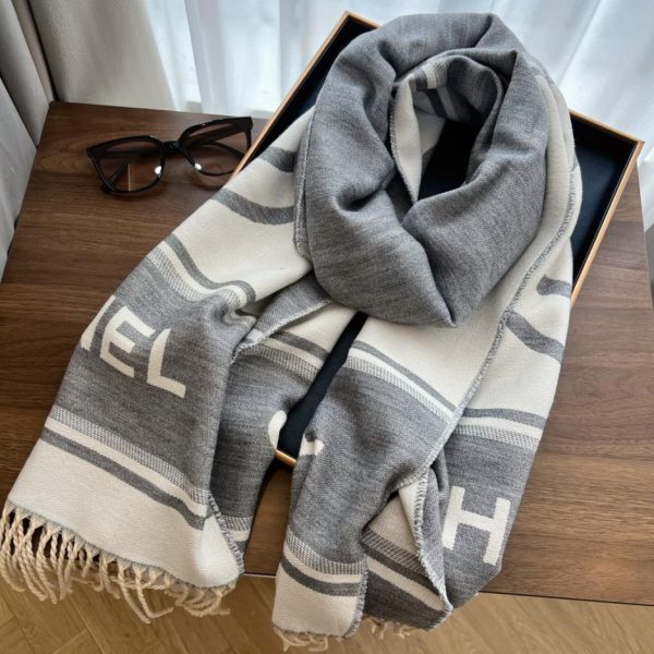 designer,replica,clothing,fake,1:1,lv,luxury,high quality Chanel’s latest scarf design (BKBT7) from the official website