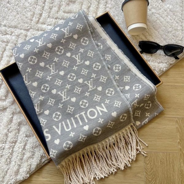 designer,replica,clothing,fake,1:1,lv,luxury,high quality Chanel’s latest scarf design from their official website (DYTHM)