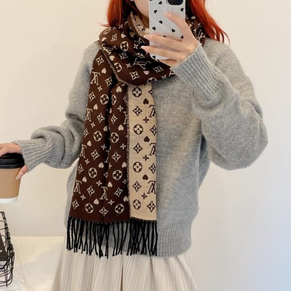 designer,replica,clothing,fake,1:1,lv,luxury,high quality Chanel’s latest scarf design (FAS7F) from the official website