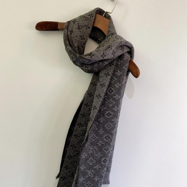 designer,replica,clothing,fake,1:1,lv,luxury,high quality LV Men’s Wool Scarf, Grey (TN9NH)