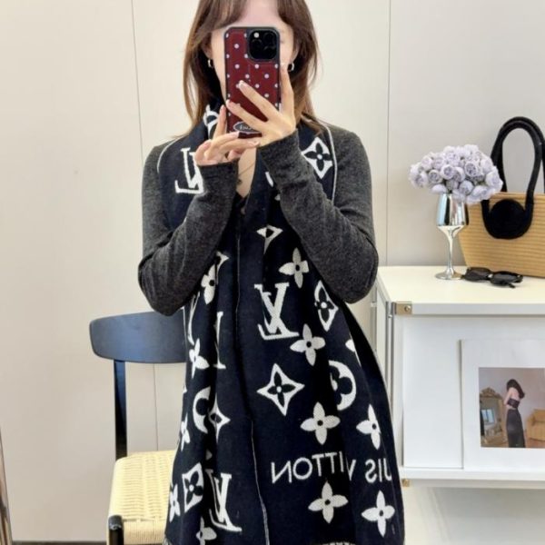 designer,replica,clothing,fake,1:1,lv,luxury,high quality LV scarf (M9RHF)