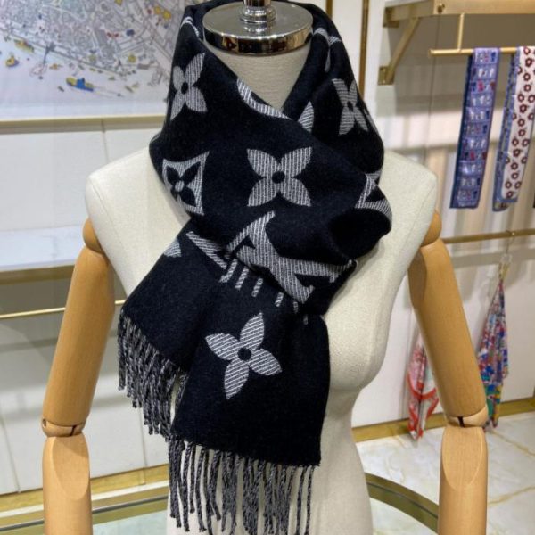 designer,replica,clothing,fake,1:1,lv,luxury,high quality Louis Vuitton LV logo textured double-sided long scarf, Simply LV scarf (CESGC)