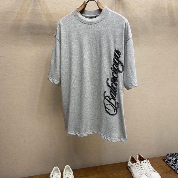 designer,replica,clothing,fake,1:1,lv,luxury,high quality Balenciaga Crew Neck Cotton Short-Sleeve T-Shirt with Embroidered Cursive Letters (NT$51)