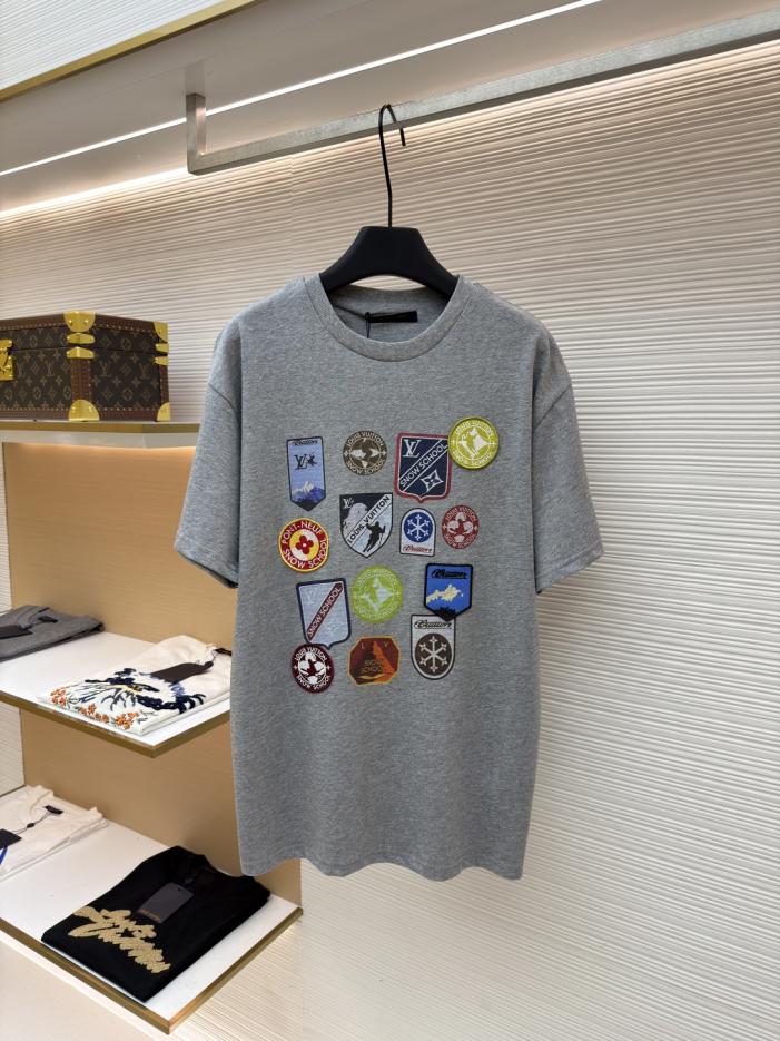 designer,replica,clothing,fake,1:1,lv,luxury,high quality LOUIS VUITTON SKI Ski-Style Crew Neck Short-Sleeve T-Shirt (Q20TM) designer,replica,clothing,fake,1:1,lv,luxury,high quality LOUIS VUITTON SKI Ski-Style Crew Neck Short-Sleeve T-Shirt (Q20TM)