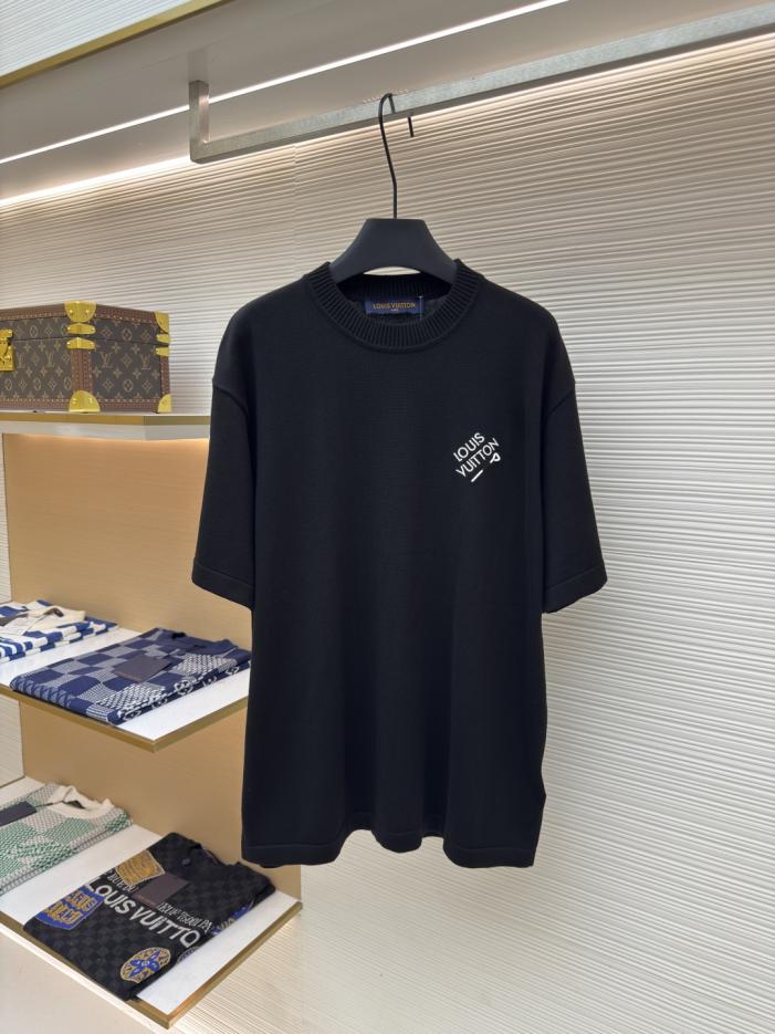 designer,replica,clothing,fake,1:1,lv,luxury,high quality LOUIS VUITTON Embroidered Letter Pin Short-Sleeve T-Shirt (FHXEI) designer,replica,clothing,fake,1:1,lv,luxury,high quality LOUIS VUITTON Embroidered Letter Pin Short-Sleeve T-Shirt (FHXEI)