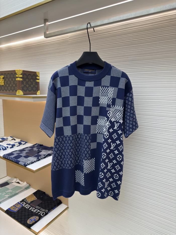designer,replica,clothing,fake,1:1,lv,luxury,high quality LOUIS VUITTON Letter Jacquard Knit Short-Sleeve T-Shirt (DOQI6) designer,replica,clothing,fake,1:1,lv,luxury,high quality LOUIS VUITTON Letter Jacquard Knit Short-Sleeve T-Shirt (DOQI6)