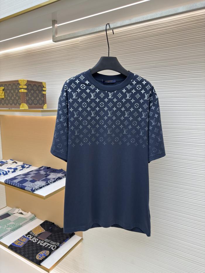 designer,replica,clothing,fake,1:1,lv,luxury,high quality LOUIS VUITTON Gradient Monogram T-Shirt (X8RTC) designer,replica,clothing,fake,1:1,lv,luxury,high quality LOUIS VUITTON Gradient Monogram T-Shirt (X8RTC)