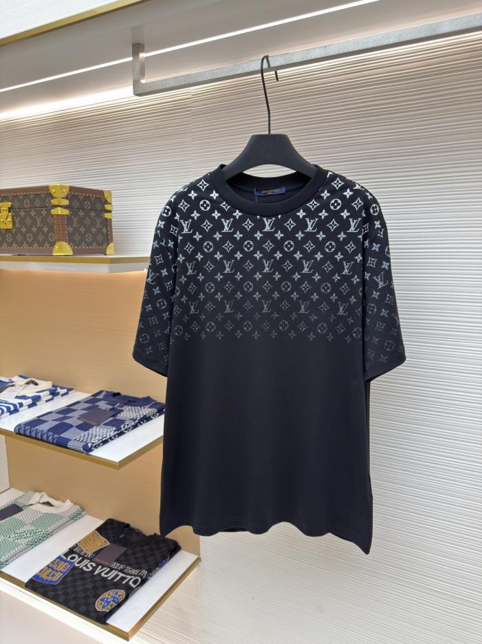 designer,replica,clothing,fake,1:1,lv,luxury,high quality LOUIS VUITTON Gradient Monogram T-Shirt (GRNGJ) designer,replica,clothing,fake,1:1,lv,luxury,high quality LOUIS VUITTON Gradient Monogram T-Shirt (GRNGJ)