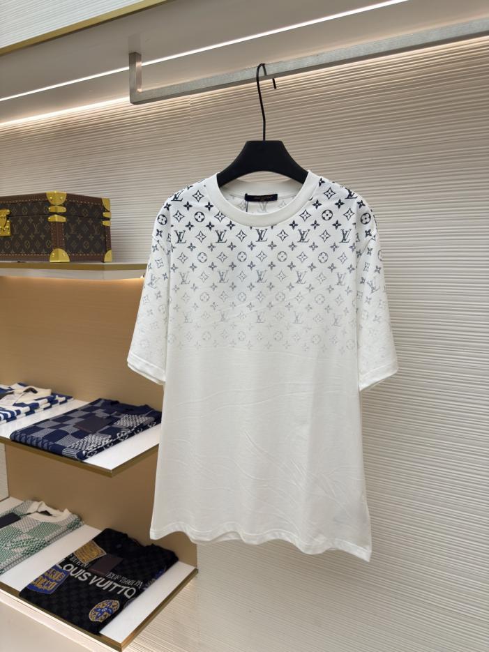designer,replica,clothing,fake,1:1,lv,luxury,high quality LOUIS VUITTON Gradient Monogram T-Shirt (10DFL) designer,replica,clothing,fake,1:1,lv,luxury,high quality LOUIS VUITTON Gradient Monogram T-Shirt (10DFL)