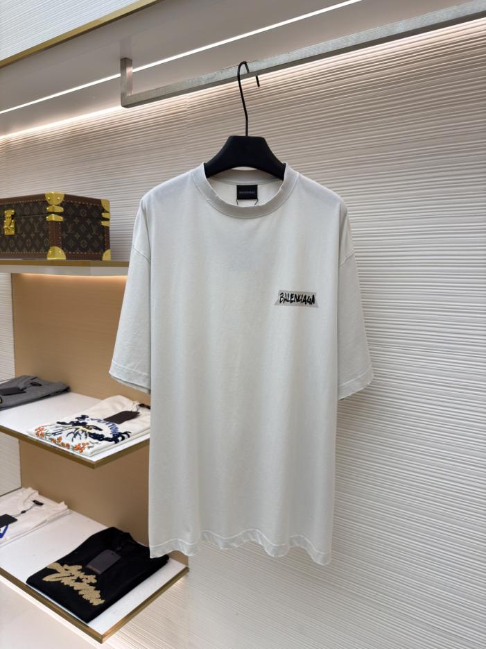 designer,replica,clothing,fake,1:1,lv,luxury,high quality Balenciaga white-based, printed crew neck short-sleeved T-shirt, item number 1681596-A15(MLEFG) designer,replica,clothing,fake,1:1,lv,luxury,high quality Balenciaga white-based, printed crew neck short-sleeved T-shirt, item number 1681596-A15(MLEFG)