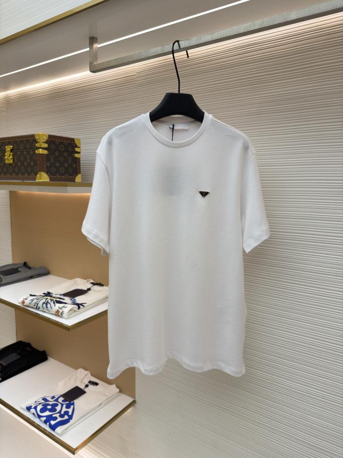 designer,replica,clothing,fake,1:1,lv,luxury,high quality Prada triangle logo short-sleeved shirt, style number 1682434-X90(8UX30). designer,replica,clothing,fake,1:1,lv,luxury,high quality Prada triangle logo short-sleeved shirt, style number 1682434-X90(8UX30).