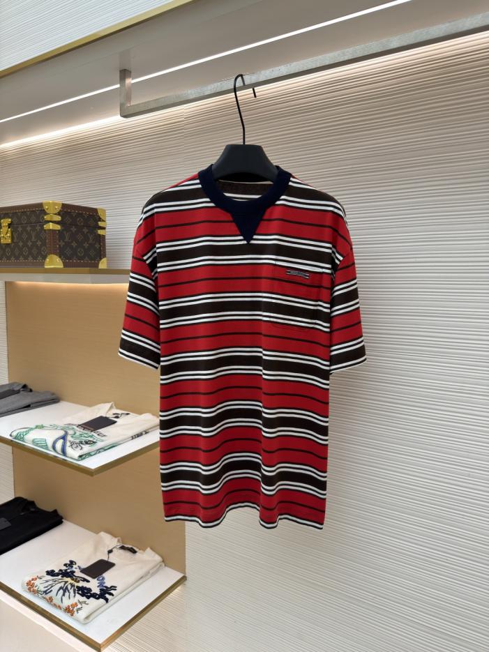 designer,replica,clothing,fake,1:1,lv,luxury,high quality Prada striped color-blocked drop-shoulder short-sleeved shirt, item number 1683072-A10(QWT8H) designer,replica,clothing,fake,1:1,lv,luxury,high quality Prada striped color-blocked drop-shoulder short-sleeved shirt, item number 1683072-A10(QWT8H)