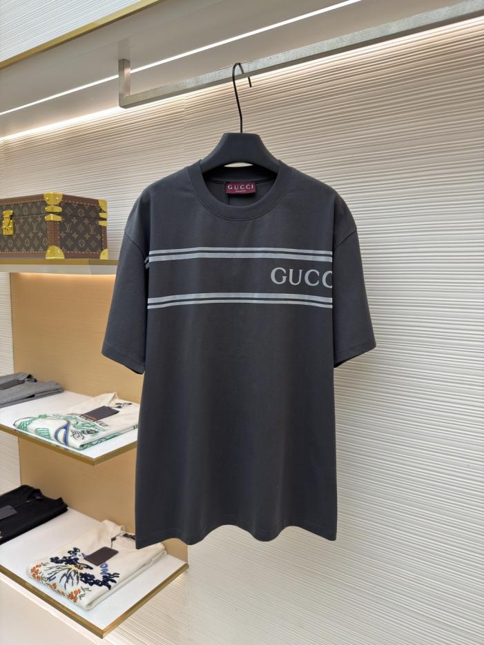 designer,replica,clothing,fake,1:1,lv,luxury,high quality Gucci letter stripe print short-sleeved T-shirt, style number 1683027-X95 (SXL2C) designer,replica,clothing,fake,1:1,lv,luxury,high quality Gucci letter stripe print short-sleeved T-shirt, style number 1683027-X95 (SXL2C)