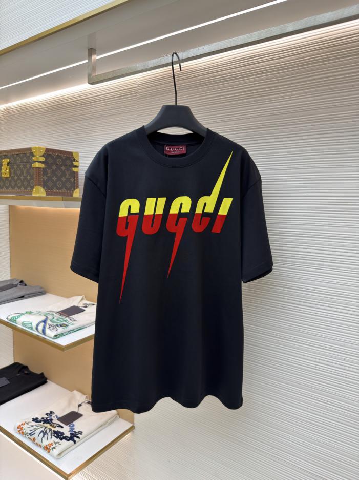 designer,replica,clothing,fake,1:1,lv,luxury,high quality Gucci Rivet Print Crew Neck Pullover T-Shirt, Item No. 1683038-X95(FHASR) designer,replica,clothing,fake,1:1,lv,luxury,high quality Gucci Rivet Print Crew Neck Pullover T-Shirt, Item No. 1683038-X95(FHASR)