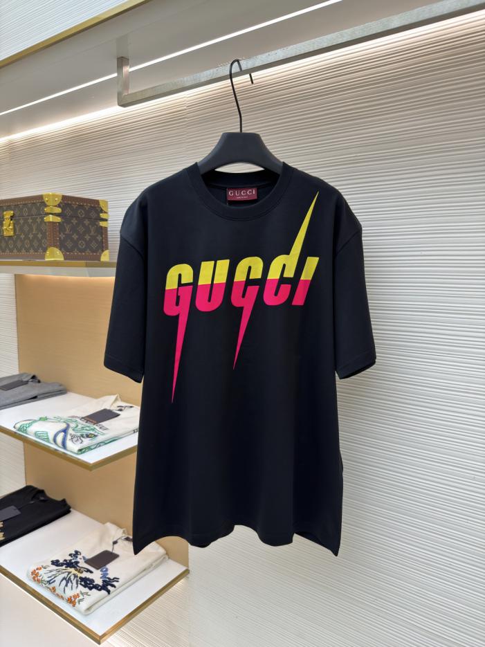 designer,replica,clothing,fake,1:1,lv,luxury,high quality Gucci Sharp-Blade Print Crew Neck Pullover T-Shirt, Item No. 1683039-X95 (LOWYM) designer,replica,clothing,fake,1:1,lv,luxury,high quality Gucci Sharp-Blade Print Crew Neck Pullover T-Shirt, Item No. 1683039-X95 (LOWYM)