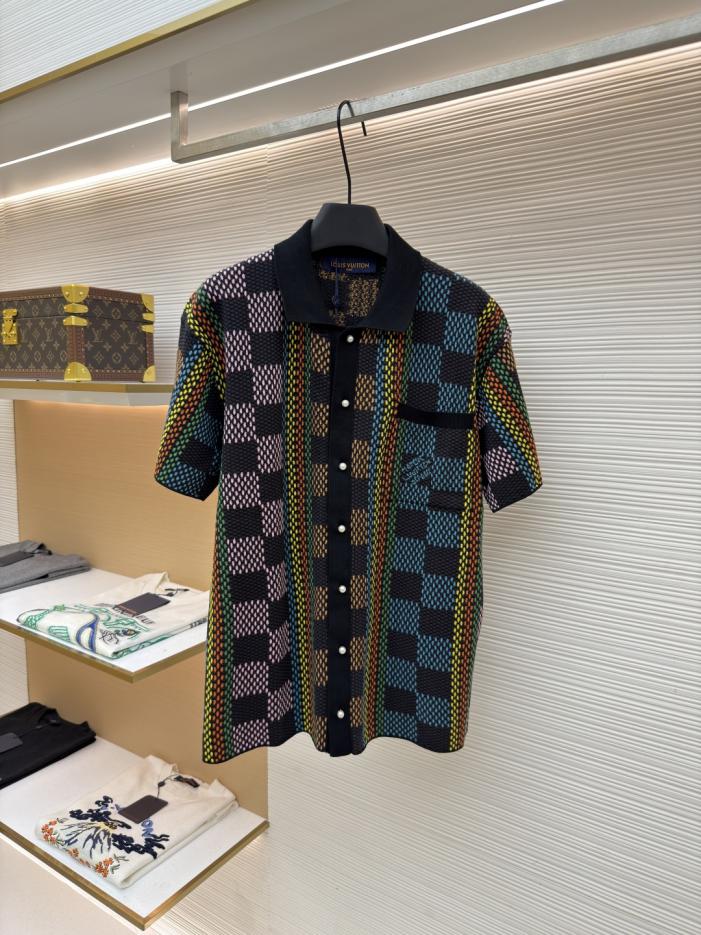 designer,replica,clothing,fake,1:1,lv,luxury,high quality LOUIS VUITTON Color Block Jacquard Single-Breasted Short-Sleeve Shirt, Item No. 1683187-B70(07JTL) designer,replica,clothing,fake,1:1,lv,luxury,high quality LOUIS VUITTON Color Block Jacquard Single-Breasted Short-Sleeve Shirt, Item No. 1683187-B70(07JTL)