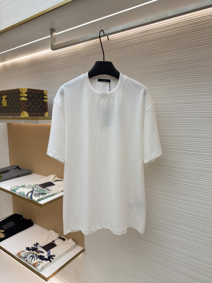 designer,replica,clothing,fake,1:1,lv,luxury,high quality LOUIS VUITTON Flocked Print Short-Sleeve T-Shirt, Item No. 1683215-A00(8WU9R) designer,replica,clothing,fake,1:1,lv,luxury,high quality LOUIS VUITTON Flocked Print Short-Sleeve T-Shirt, Item No. 1683215-A00(8WU9R)