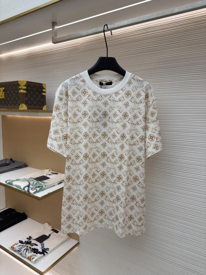 designer,replica,clothing,fake,1:1,lv,luxury,high quality LOUIS VUITTON All-over Logo Crew Neck Short-Sleeve T-Shirt, Item No. 1682874-X95(EEMYW) designer,replica,clothing,fake,1:1,lv,luxury,high quality LOUIS VUITTON All-over Logo Crew Neck Short-Sleeve T-Shirt, Item No. 1682874-X95(EEMYW)