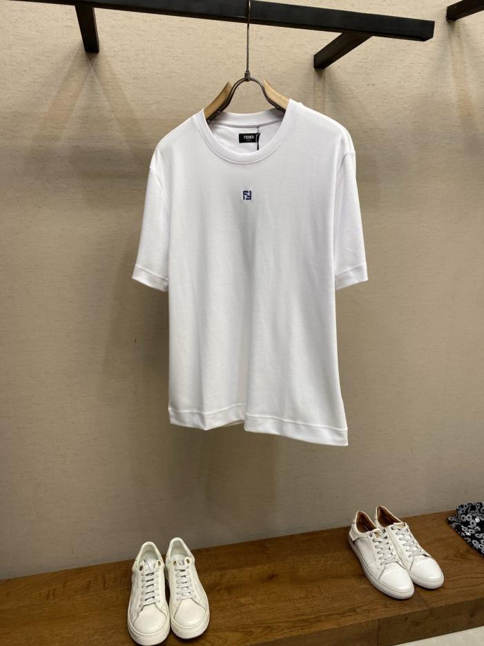 designer,replica,clothing,fake,1:1,lv,luxury,high quality Fendi FD rice grain embroidered crew neck short-sleeved shirt is available in white and black (BQIGZ). designer,replica,clothing,fake,1:1,lv,luxury,high quality Fendi FD rice grain embroidered crew neck short-sleeved shirt is available in white and black (BQIGZ).
