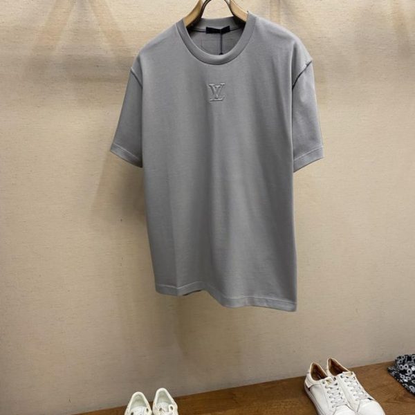 designer,replica,clothing,fake,1:1,lv,luxury,high quality New cement grey colorway for this LV T-shirt (WLLXL)