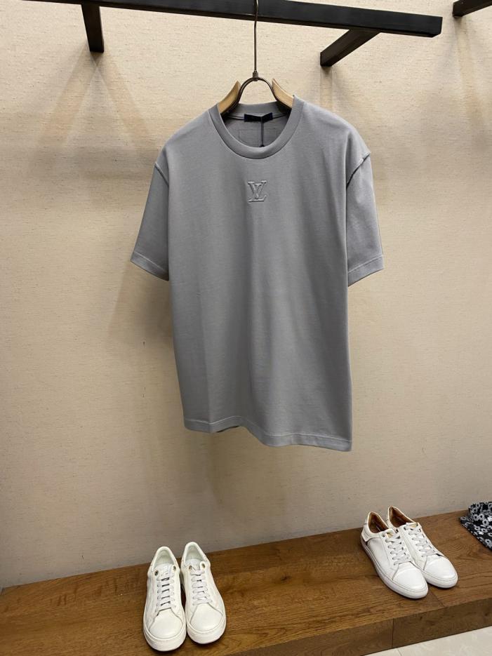 designer,replica,clothing,fake,1:1,lv,luxury,high quality New cement grey colorway for this LV T-shirt (WLLXL) designer,replica,clothing,fake,1:1,lv,luxury,high quality New cement grey colorway for this LV T-shirt (WLLXL)