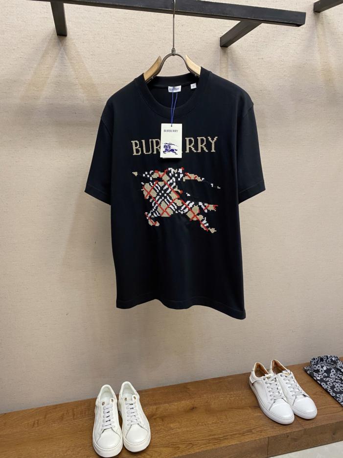 designer,replica,clothing,fake,1:1,lv,luxury,high quality Burberry cross-stitched equestrian logo cotton T-shirt (QE3FL) designer,replica,clothing,fake,1:1,lv,luxury,high quality Burberry cross-stitched equestrian logo cotton T-shirt (QE3FL)