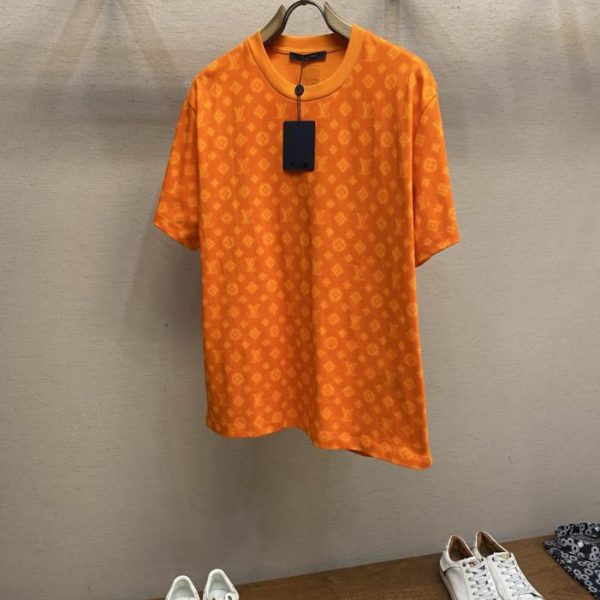 designer,replica,clothing,fake,1:1,lv,luxury,high quality LV’s new T-shirt features an all-over Monogram print (10182)