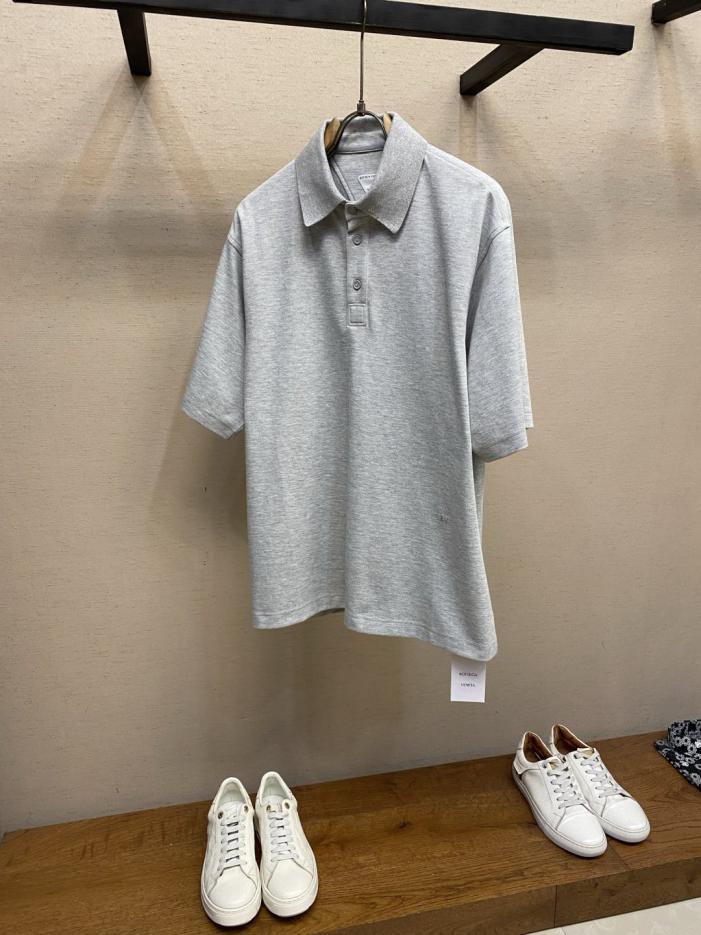 designer,replica,clothing,fake,1:1,lv,luxury,high quality Bottega Veneta’s new loose-fitting polo shirt features a pique knit composite fabric and a patchwork design that creates a flattering silhouette. The stylish, relaxed fit is perfect for the figure. (I9858) designer,replica,clothing,fake,1:1,lv,luxury,high quality Bottega Veneta’s new loose-fitting polo shirt features a pique knit composite fabric and a patchwork design that creates a flattering silhouette. The stylish, relaxed fit is perfect for the figure. (I9858)