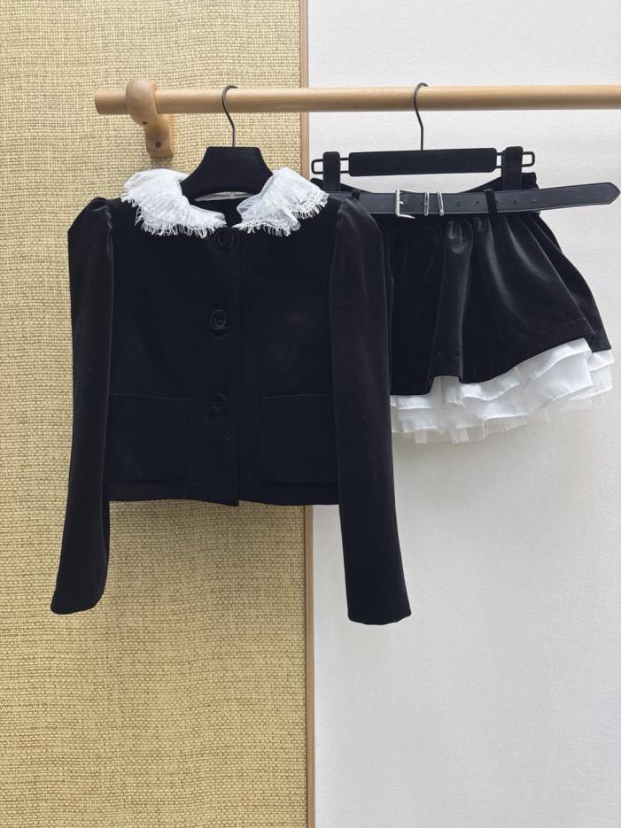designer,replica,clothing,fake,1:1,lv,luxury,high quality MiuMiu Early Spring New Arrival: A chic velvet jacket with a sequined collar and a babydoll silhouette, paired with a belted, puffy short skirt (9KZ1S). designer,replica,clothing,fake,1:1,lv,luxury,high quality MiuMiu Early Spring New Arrival: A chic velvet jacket with a sequined collar and a babydoll silhouette, paired with a belted, puffy short skirt (9KZ1S).