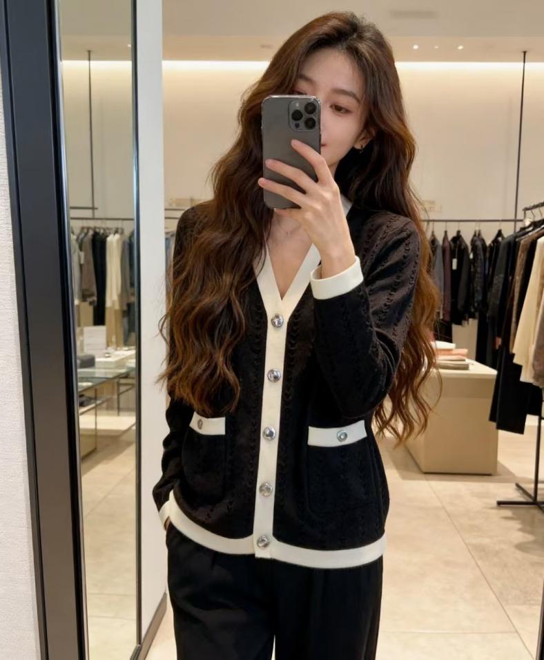 designer,replica,clothing,fake,1:1,lv,luxury,high quality CHANEL’s latest early spring collection: Color-blocked V-neck knit long-sleeved cardigan (JOTAA) designer,replica,clothing,fake,1:1,lv,luxury,high quality CHANEL’s latest early spring collection: Color-blocked V-neck knit long-sleeved cardigan (JOTAA)