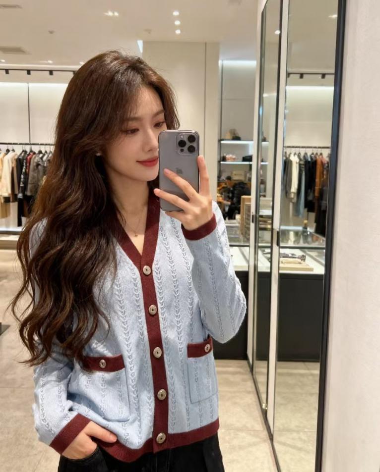 designer,replica,clothing,fake,1:1,lv,luxury,high quality CHANEL’s latest early spring collection: Color-blocked V-neck knit long-sleeved cardigan (QNBNU) designer,replica,clothing,fake,1:1,lv,luxury,high quality CHANEL’s latest early spring collection: Color-blocked V-neck knit long-sleeved cardigan (QNBNU)