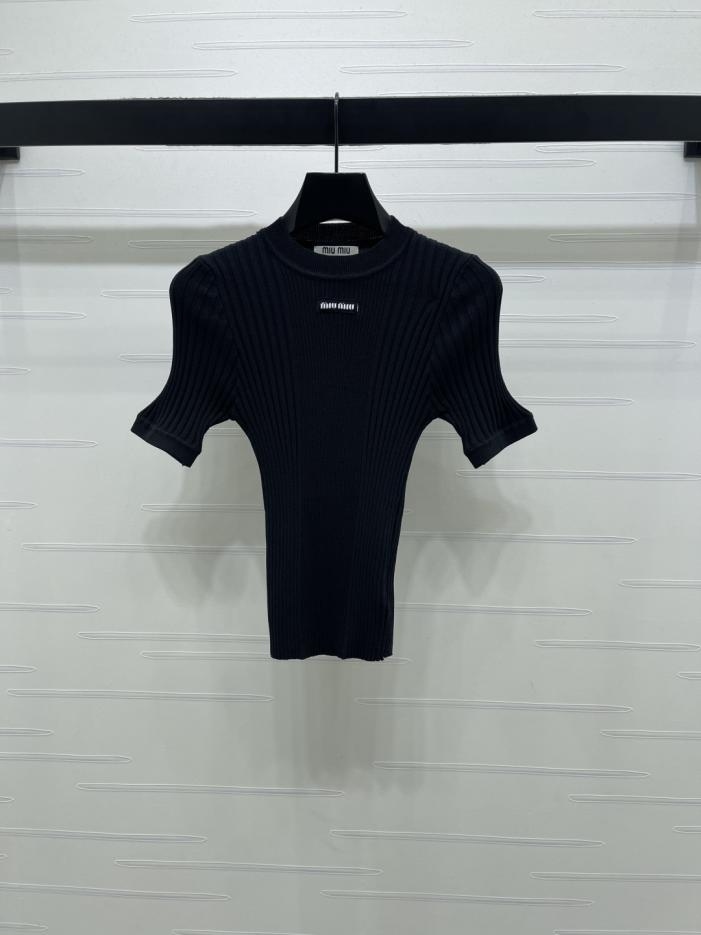 designer,replica,clothing,fake,1:1,lv,luxury,high quality MiuMiu’s latest early spring collection: Crew neck knit short-sleeved top (3WRGS) designer,replica,clothing,fake,1:1,lv,luxury,high quality MiuMiu’s latest early spring collection: Crew neck knit short-sleeved top (3WRGS)