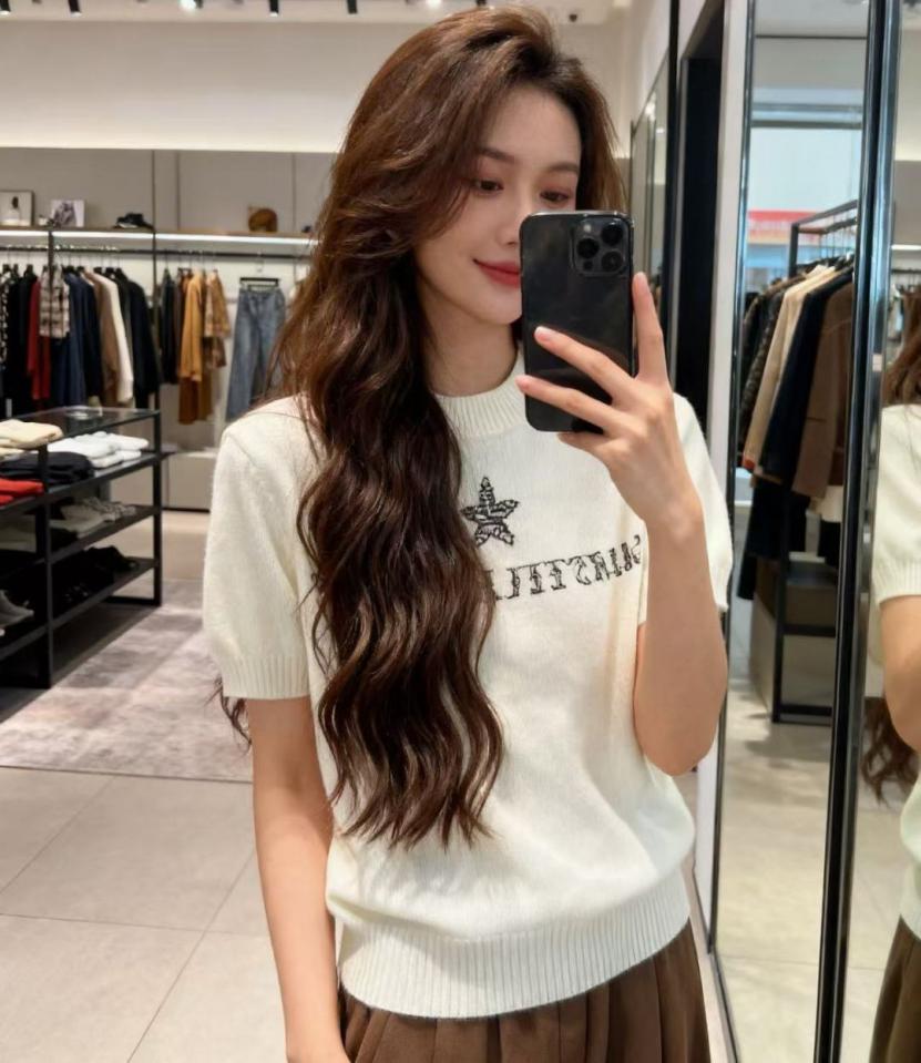 designer,replica,clothing,fake,1:1,lv,luxury,high quality Dior’s latest early spring collection: Embroidered letter knit short-sleeved top (Z6VTQ) designer,replica,clothing,fake,1:1,lv,luxury,high quality Dior’s latest early spring collection: Embroidered letter knit short-sleeved top (Z6VTQ)