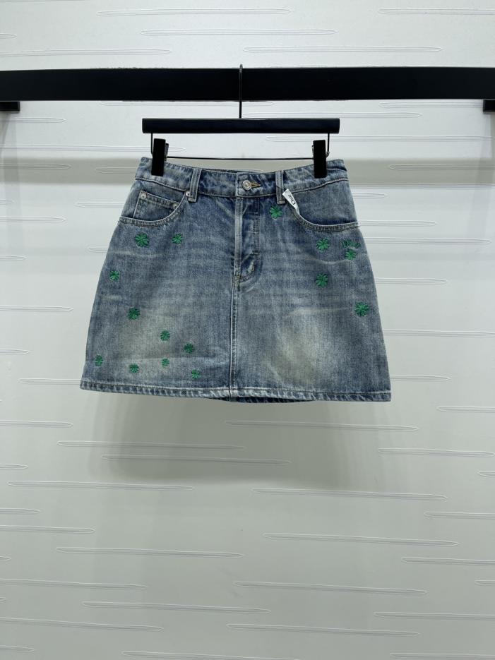 designer,replica,clothing,fake,1:1,lv,luxury,high quality Dior’s latest early spring collection features a four-leaf clover embroidered denim skirt (KHEIE). designer,replica,clothing,fake,1:1,lv,luxury,high quality Dior’s latest early spring collection features a four-leaf clover embroidered denim skirt (KHEIE).