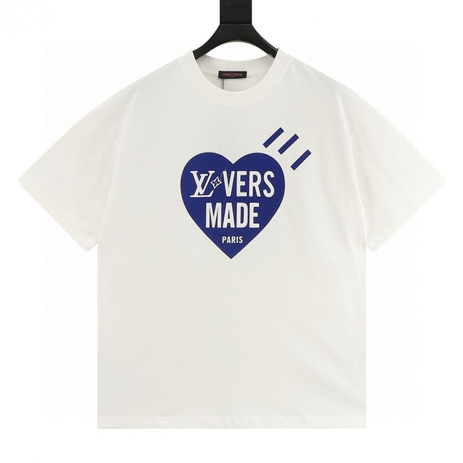 designer,replica,clothing,fake,1:1,lv,luxury,high quality Louis Vuitton short-sleeved T-shirt with heart-shaped flocked lettering and portrait print (CAB1) designer,replica,clothing,fake,1:1,lv,luxury,high quality Louis Vuitton short-sleeved T-shirt with heart-shaped flocked lettering and portrait print (CAB1)