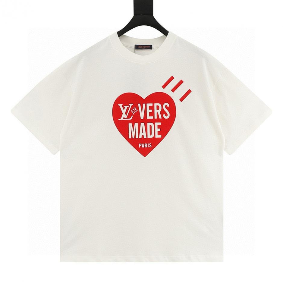 designer,replica,clothing,fake,1:1,lv,luxury,high quality Louis Vuitton short-sleeved T-shirt with heart-shaped flocked lettering and portrait print (CEE1) designer,replica,clothing,fake,1:1,lv,luxury,high quality Louis Vuitton short-sleeved T-shirt with heart-shaped flocked lettering and portrait print (CEE1)