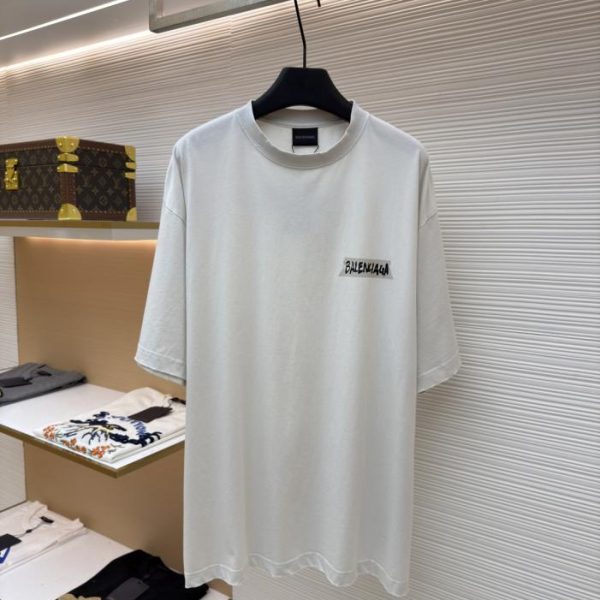 designer,replica,clothing,fake,1:1,lv,luxury,high quality Balenciaga white-based printed crew neck short-sleeved T-shirt (NU3W9)