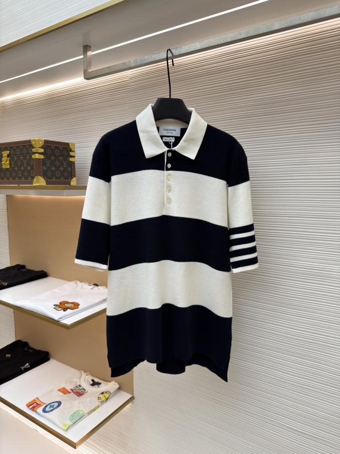 designer,replica,clothing,fake,1:1,lv,luxury,high quality THOM BROWNE POLO Wide Striped Short-Sleeve T-Shirt (916E8) designer,replica,clothing,fake,1:1,lv,luxury,high quality THOM BROWNE POLO Wide Striped Short-Sleeve T-Shirt (916E8)