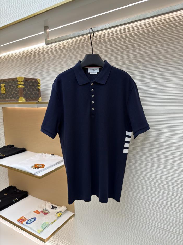 designer,replica,clothing,fake,1:1,lv,luxury,high quality THOM BROWNE Side Four-Stripe Polo Shirt (M7LE1) designer,replica,clothing,fake,1:1,lv,luxury,high quality THOM BROWNE Side Four-Stripe Polo Shirt (M7LE1)