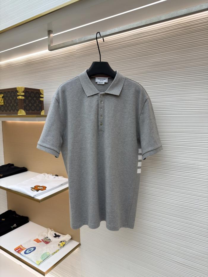 designer,replica,clothing,fake,1:1,lv,luxury,high quality THOM BROWNE Side Four-Stripe Polo Shirt (Z1C3T) designer,replica,clothing,fake,1:1,lv,luxury,high quality THOM BROWNE Side Four-Stripe Polo Shirt (Z1C3T)