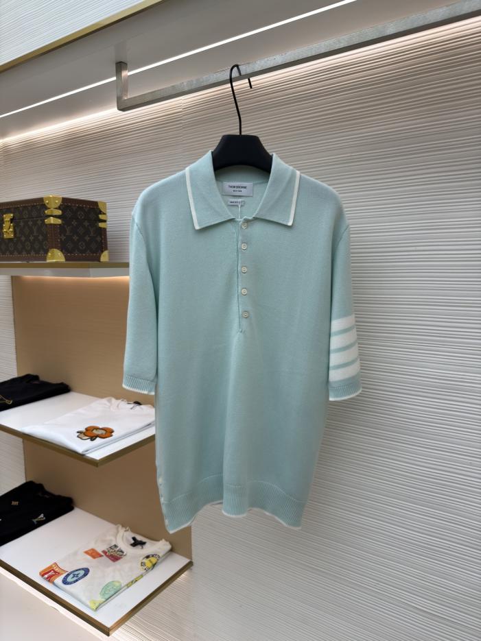 designer,replica,clothing,fake,1:1,lv,luxury,high quality THOM BROWNE four-striped polo shirt, short-sleeved in mulberry silk (H66J7) designer,replica,clothing,fake,1:1,lv,luxury,high quality THOM BROWNE four-striped polo shirt, short-sleeved in mulberry silk (H66J7)