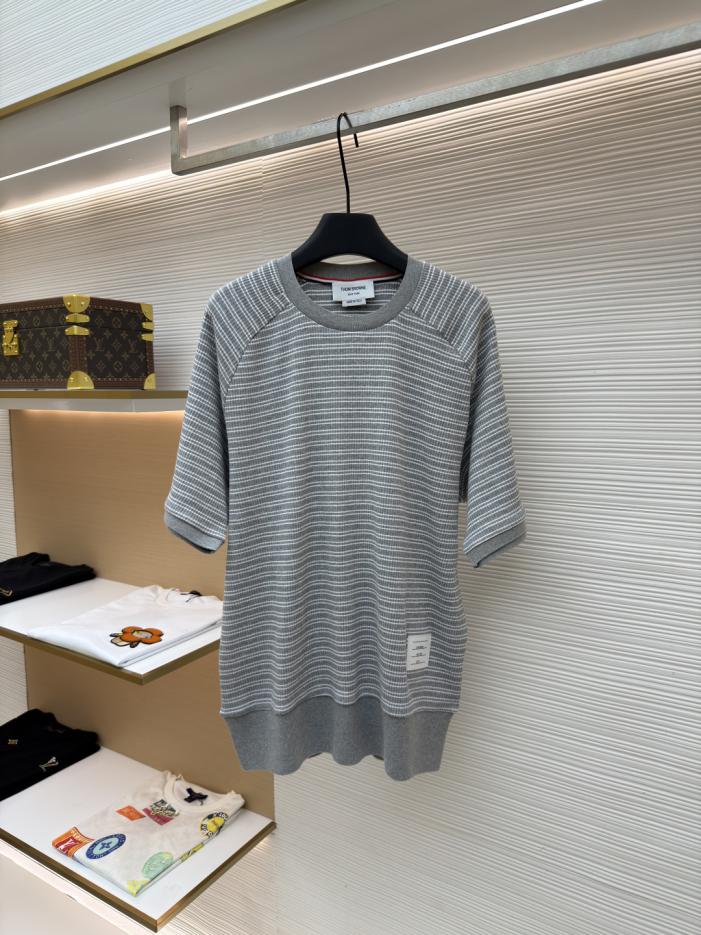 designer,replica,clothing,fake,1:1,lv,luxury,high quality THOM BROWNE Short Crew Neck (QZ2O3) designer,replica,clothing,fake,1:1,lv,luxury,high quality THOM BROWNE Short Crew Neck (QZ2O3)