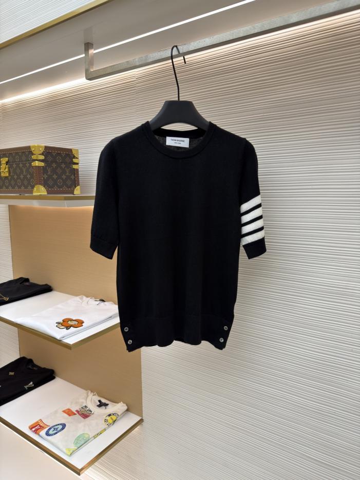 designer,replica,clothing,fake,1:1,lv,luxury,high quality THOM BROWNE Classic Knit Short-Sleeve Sleeve (NR2A5) designer,replica,clothing,fake,1:1,lv,luxury,high quality THOM BROWNE Classic Knit Short-Sleeve Sleeve (NR2A5)