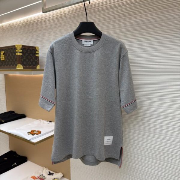 designer,replica,clothing,fake,1:1,lv,luxury,high quality THOM BROWNE Tricolor Striped Crew Neck Short-Sleeve T-Shirt with Cuffs (OQKQM)