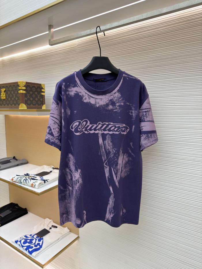 designer,replica,clothing,fake,1:1,lv,luxury,high quality LOUIS VUITTON Overprint Crew Neck Illusion Print Short-Sleeve T-Shirt (KJYA4) designer,replica,clothing,fake,1:1,lv,luxury,high quality LOUIS VUITTON Overprint Crew Neck Illusion Print Short-Sleeve T-Shirt (KJYA4)