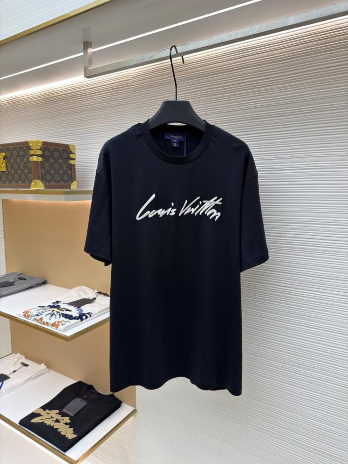 designer,replica,clothing,fake,1:1,lv,luxury,high quality LOUIS VUITTON Crew Neck Short-Sleeve T-Shirt with Hand-Embroidered Lettering (L2WR9) designer,replica,clothing,fake,1:1,lv,luxury,high quality LOUIS VUITTON Crew Neck Short-Sleeve T-Shirt with Hand-Embroidered Lettering (L2WR9)