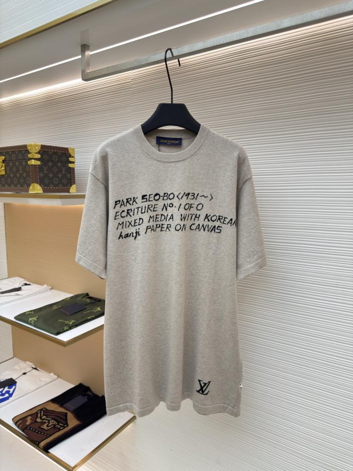 designer,replica,clothing,fake,1:1,lv,luxury,high quality LOUIS VUITTON Signature Short-Sleeve T-Shirt (9199Z) designer,replica,clothing,fake,1:1,lv,luxury,high quality LOUIS VUITTON Signature Short-Sleeve T-Shirt (9199Z)
