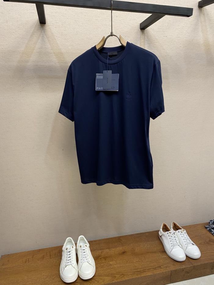 designer,replica,clothing,fake,1:1,lv,luxury,high quality Prada school badge embroidered crew neck short-sleeved shirt (AJ39X) designer,replica,clothing,fake,1:1,lv,luxury,high quality Prada school badge embroidered crew neck short-sleeved shirt (AJ39X)